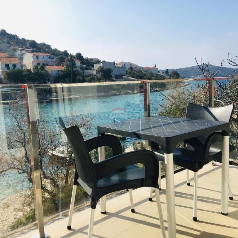 Prima fila al mare, Casa con 6 appartamenti, Kalebova Luka - Rogoznica