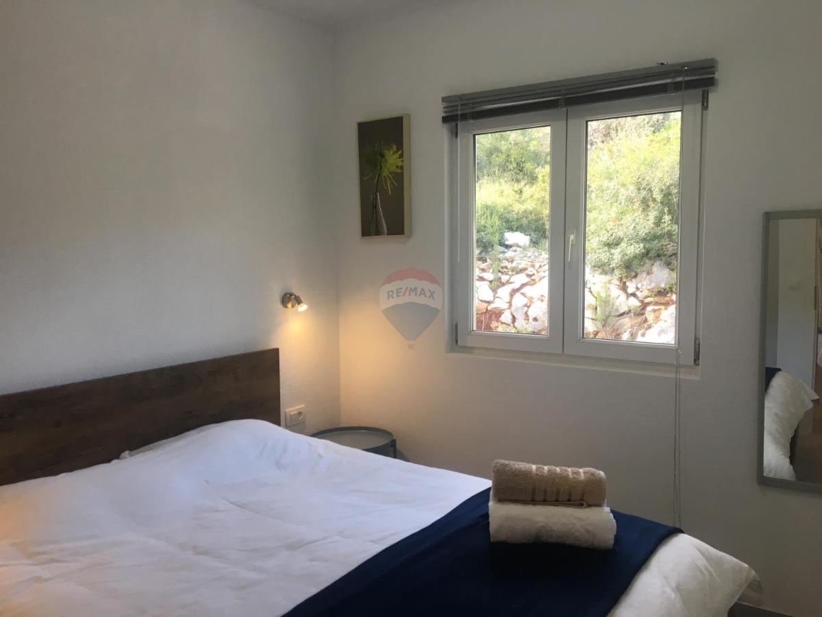 Prima fila al mare, Casa con 6 appartamenti, Kalebova Luka - Rogoznica