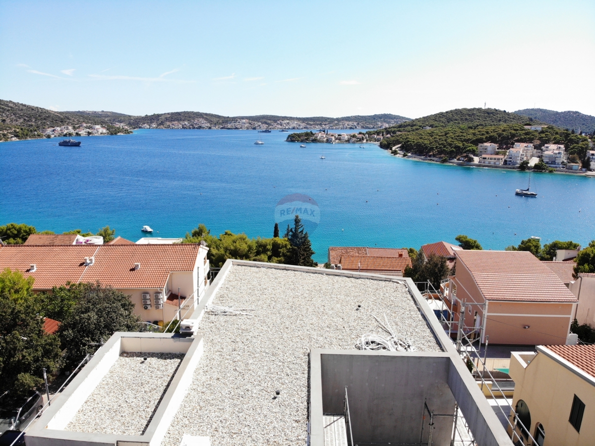Lussuoso appartamento al piano terra con piscina, Rogoznica