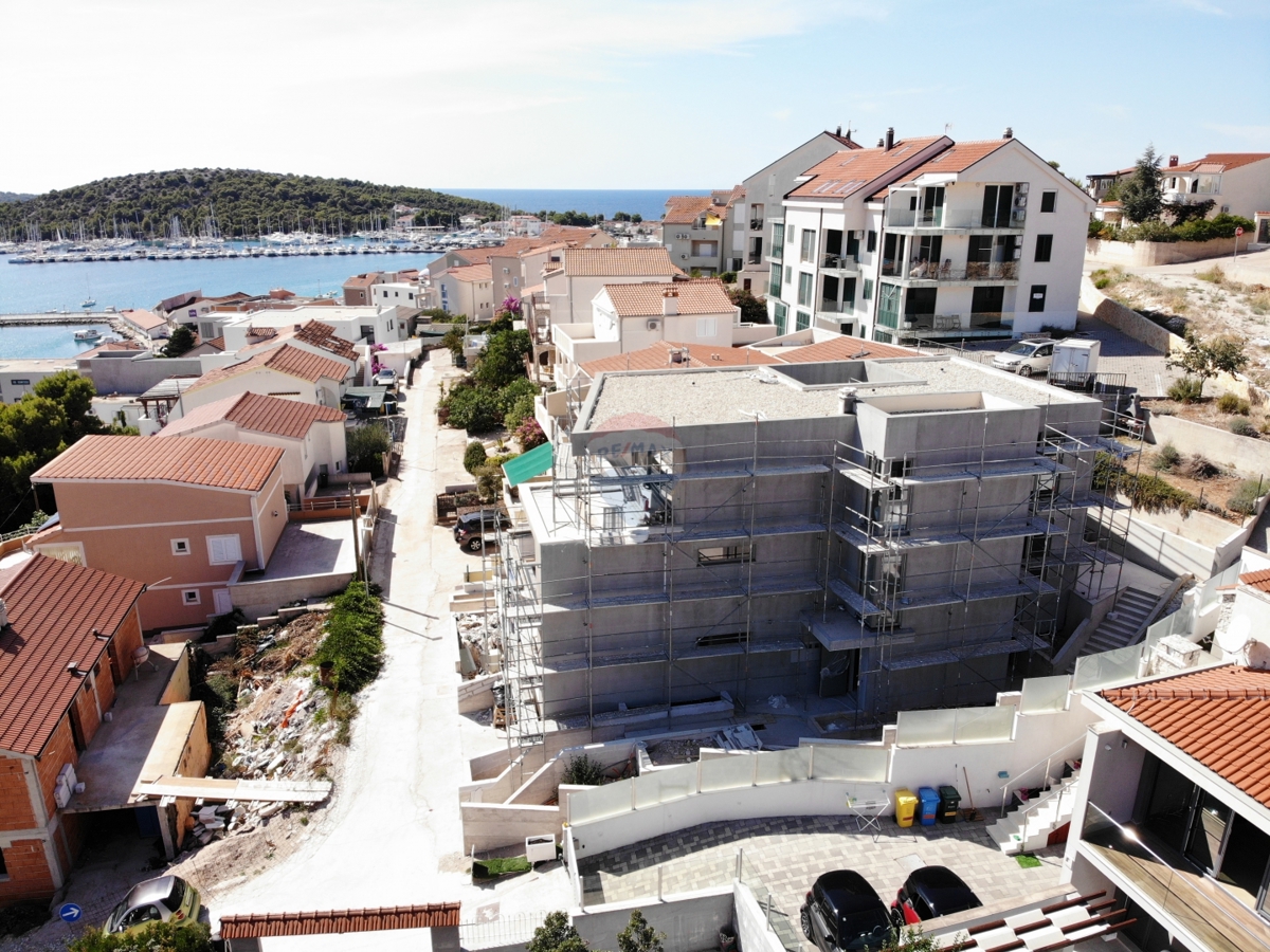 Lussuoso appartamento al piano terra con piscina, Rogoznica