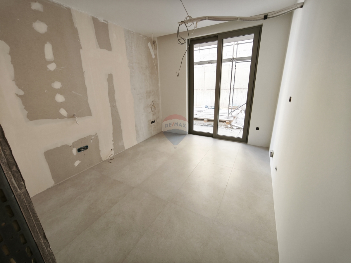 Lussuoso appartamento al piano terra con piscina, Rogoznica