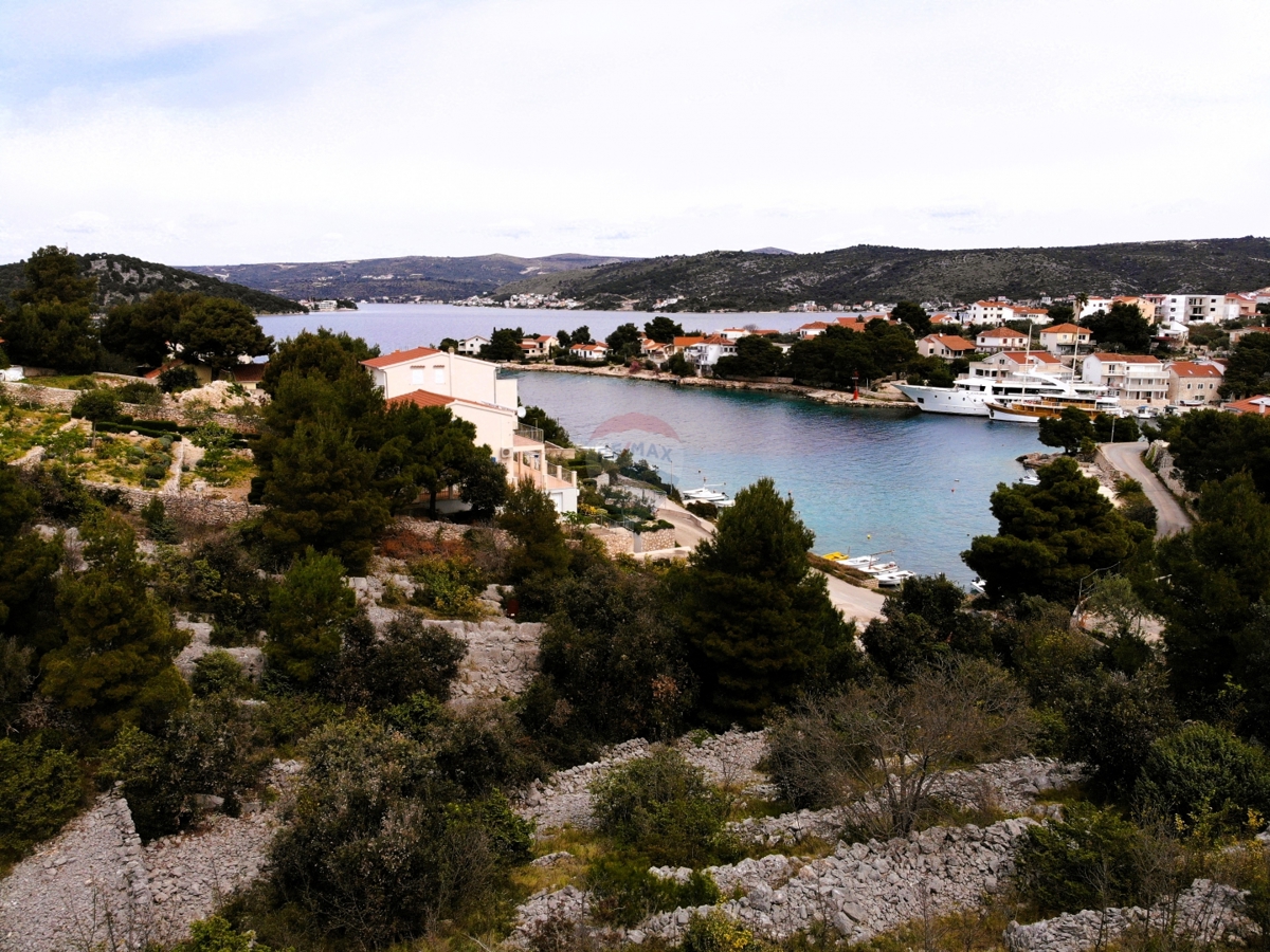 Terreno edificabile sul mare 1367 m2, Ražanj