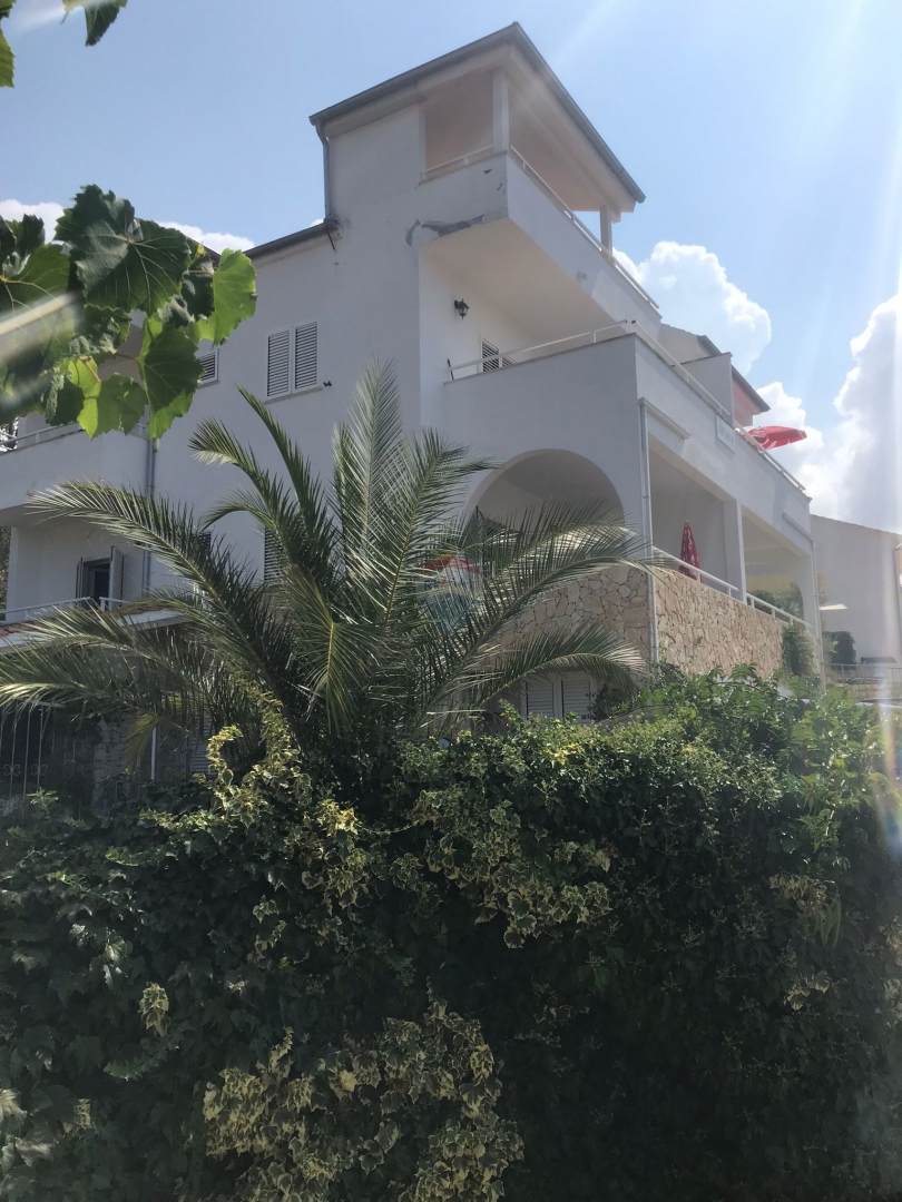 Casa con 6 appartamenti a Primošten - Fantastica vista sul mare!