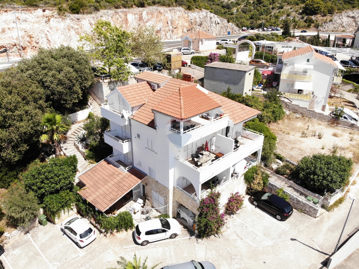 Casa con 6 appartamenti a Primošten - Fantastica vista sul mare!