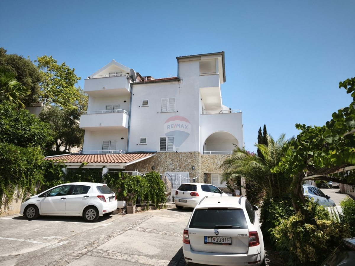 Casa con 6 appartamenti a Primošten - Fantastica vista sul mare!