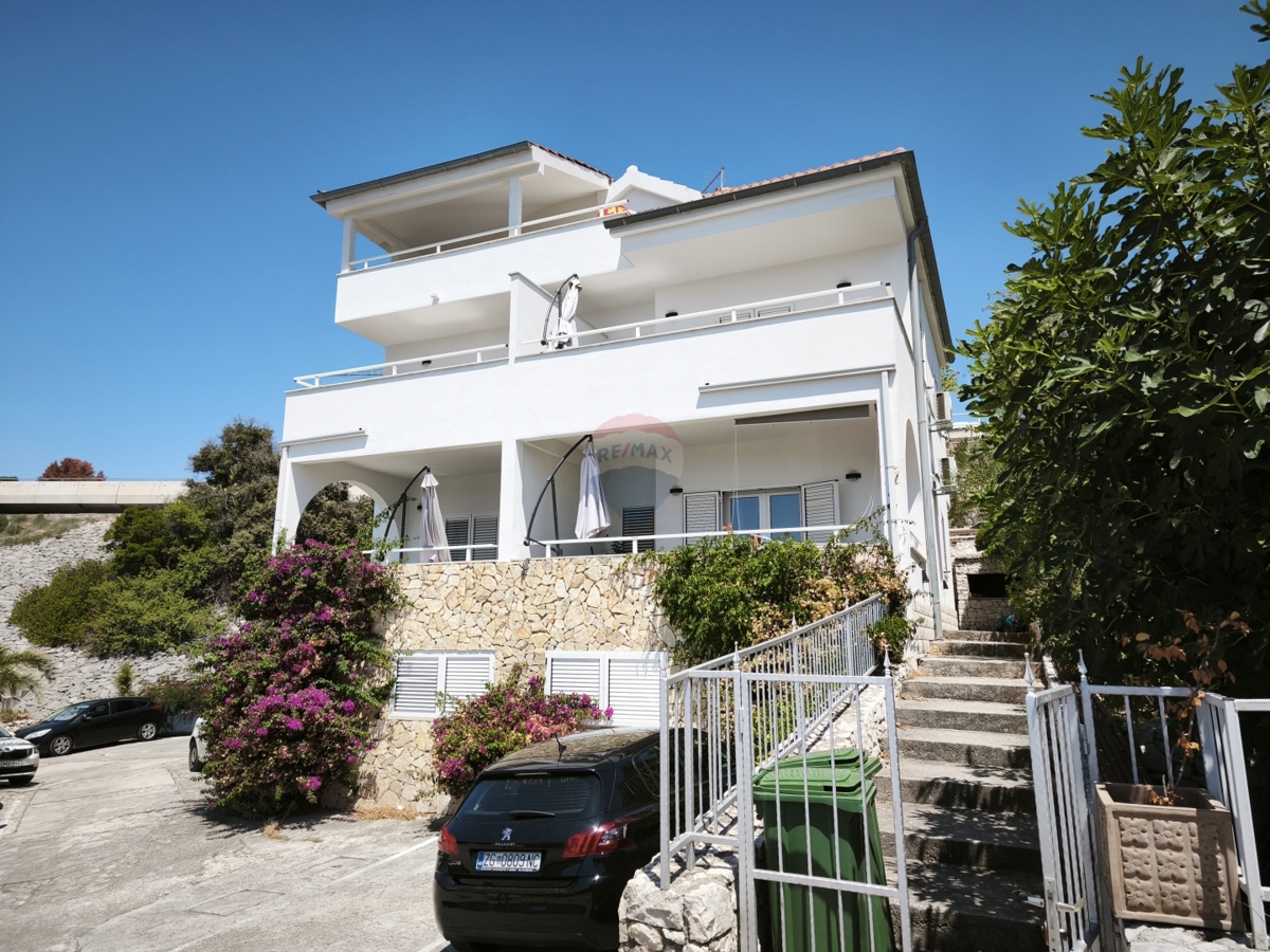 Casa con 6 appartamenti a Primošten - Fantastica vista sul mare!
