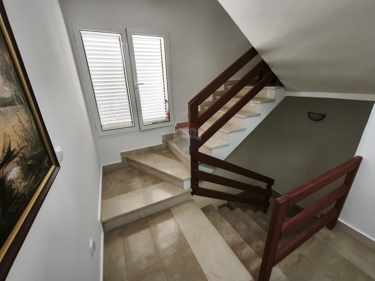 Casa con 6 appartamenti a Primošten - Fantastica vista sul mare!