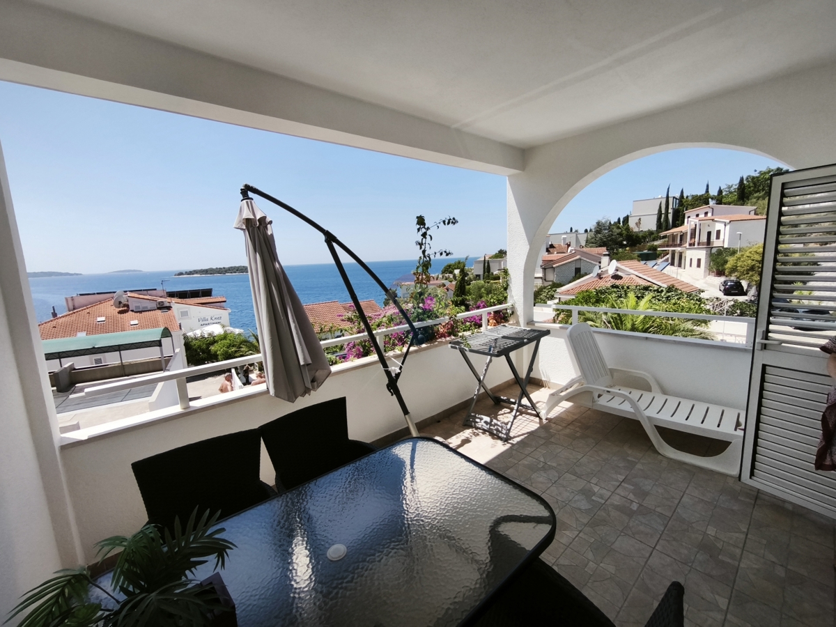 Casa con 6 appartamenti a Primošten - Fantastica vista sul mare!