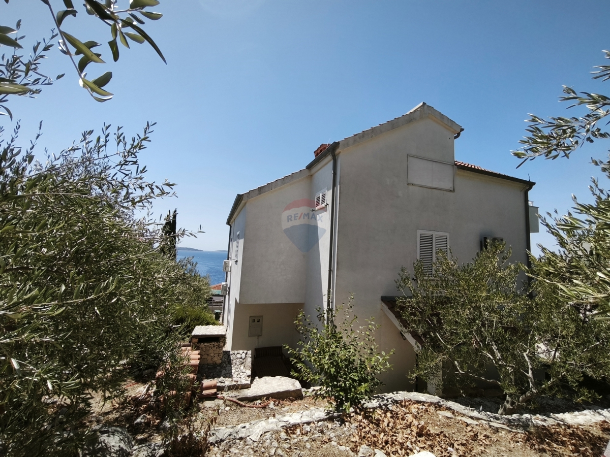 Casa con 6 appartamenti a Primošten - Fantastica vista sul mare!