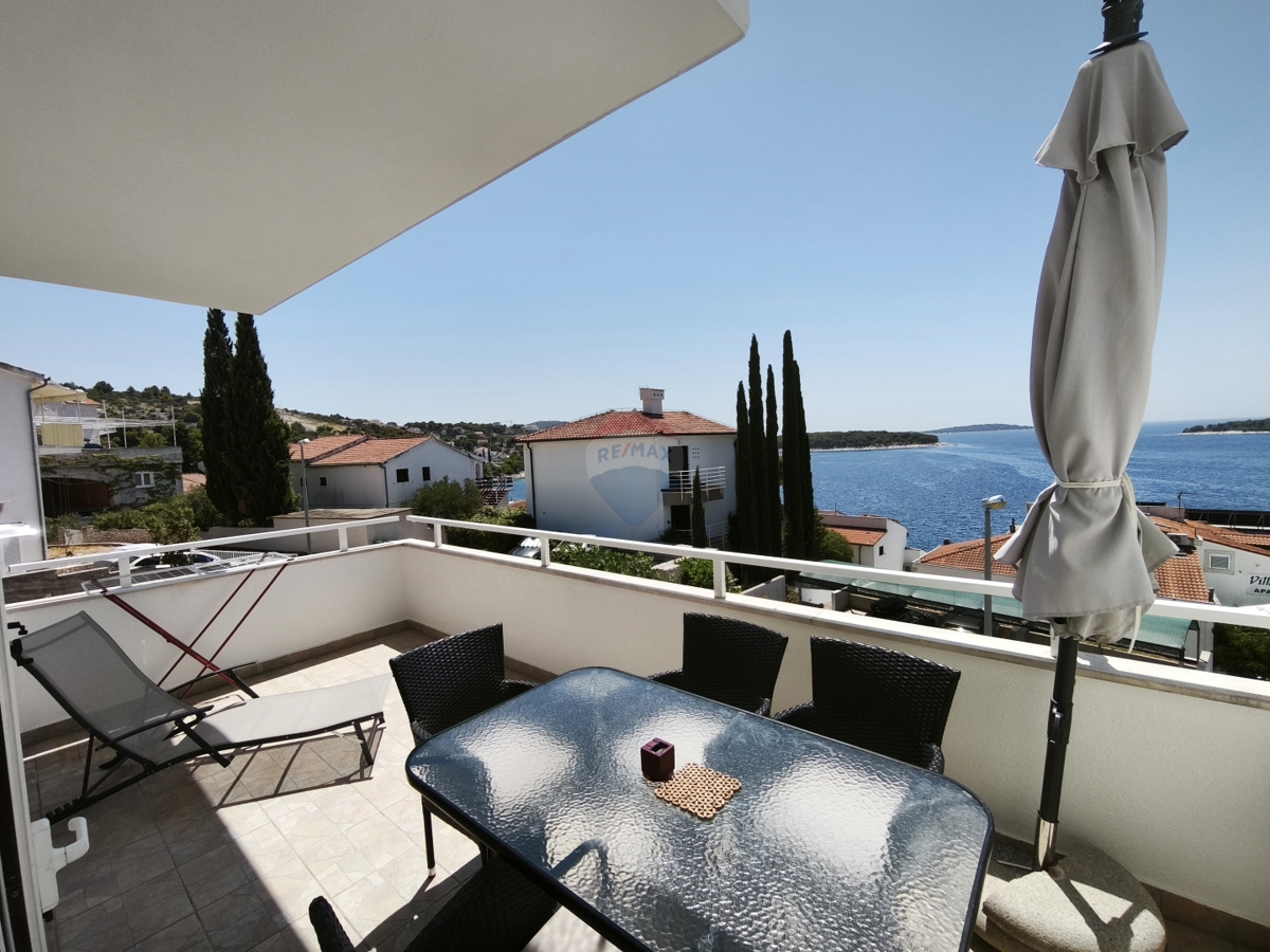 Casa con 6 appartamenti a Primošten - Fantastica vista sul mare!