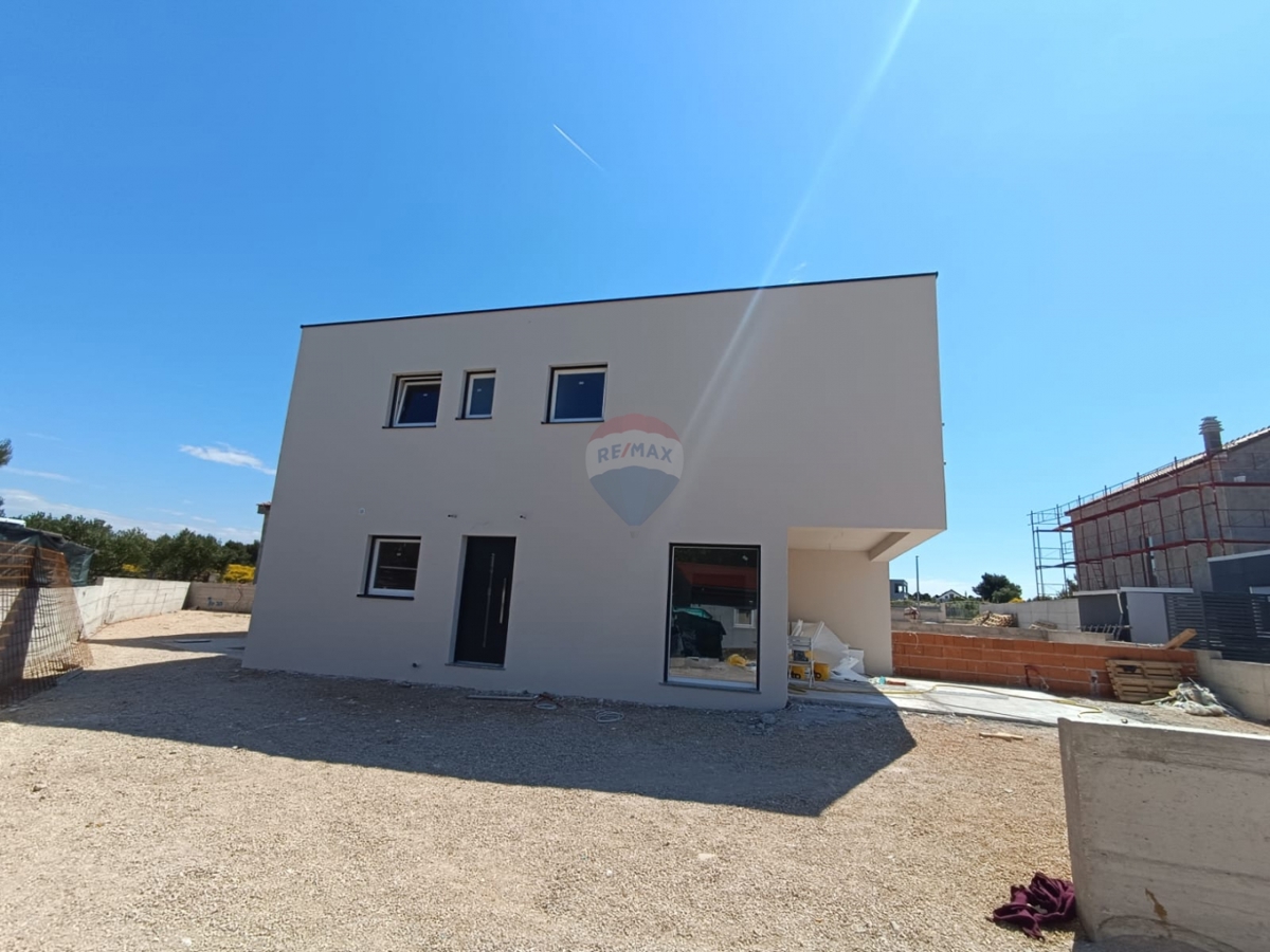 Casa Pirovac, 99,40m2