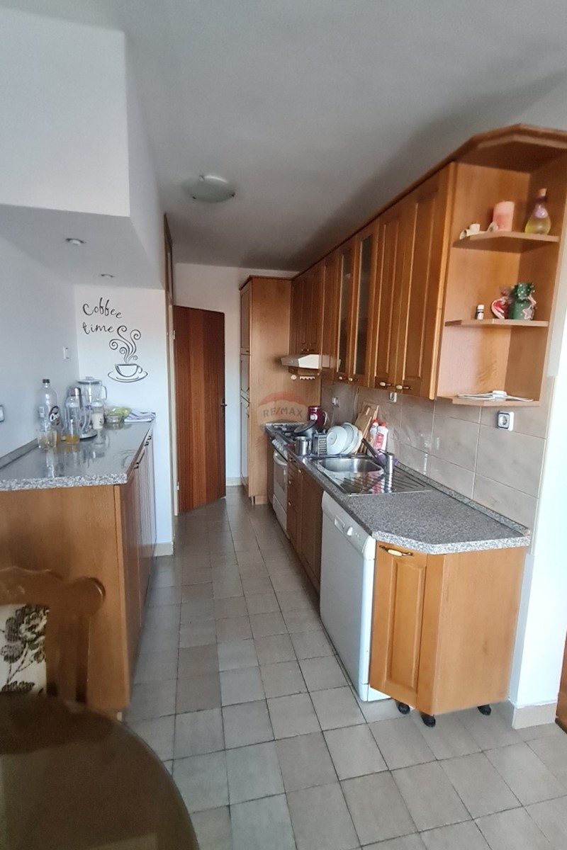 Appartamento Knin, 77m2