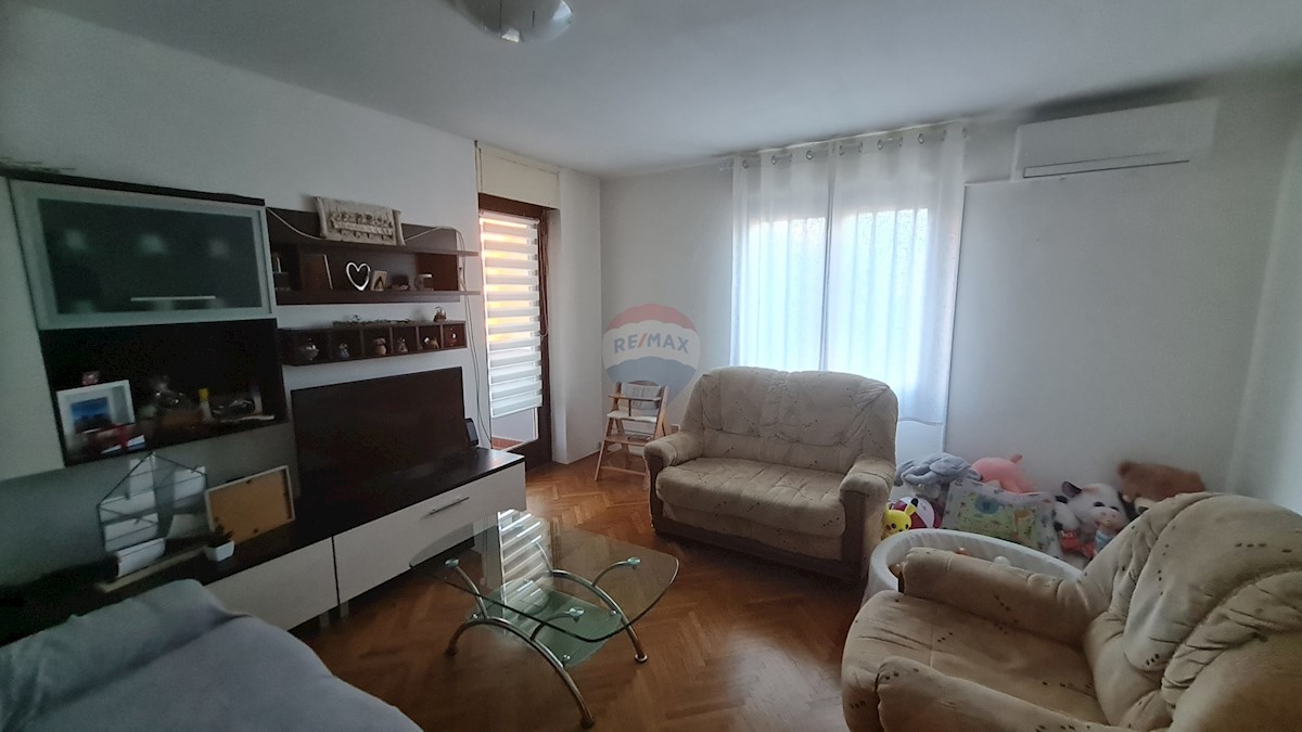 Appartamento Knin, 77m2