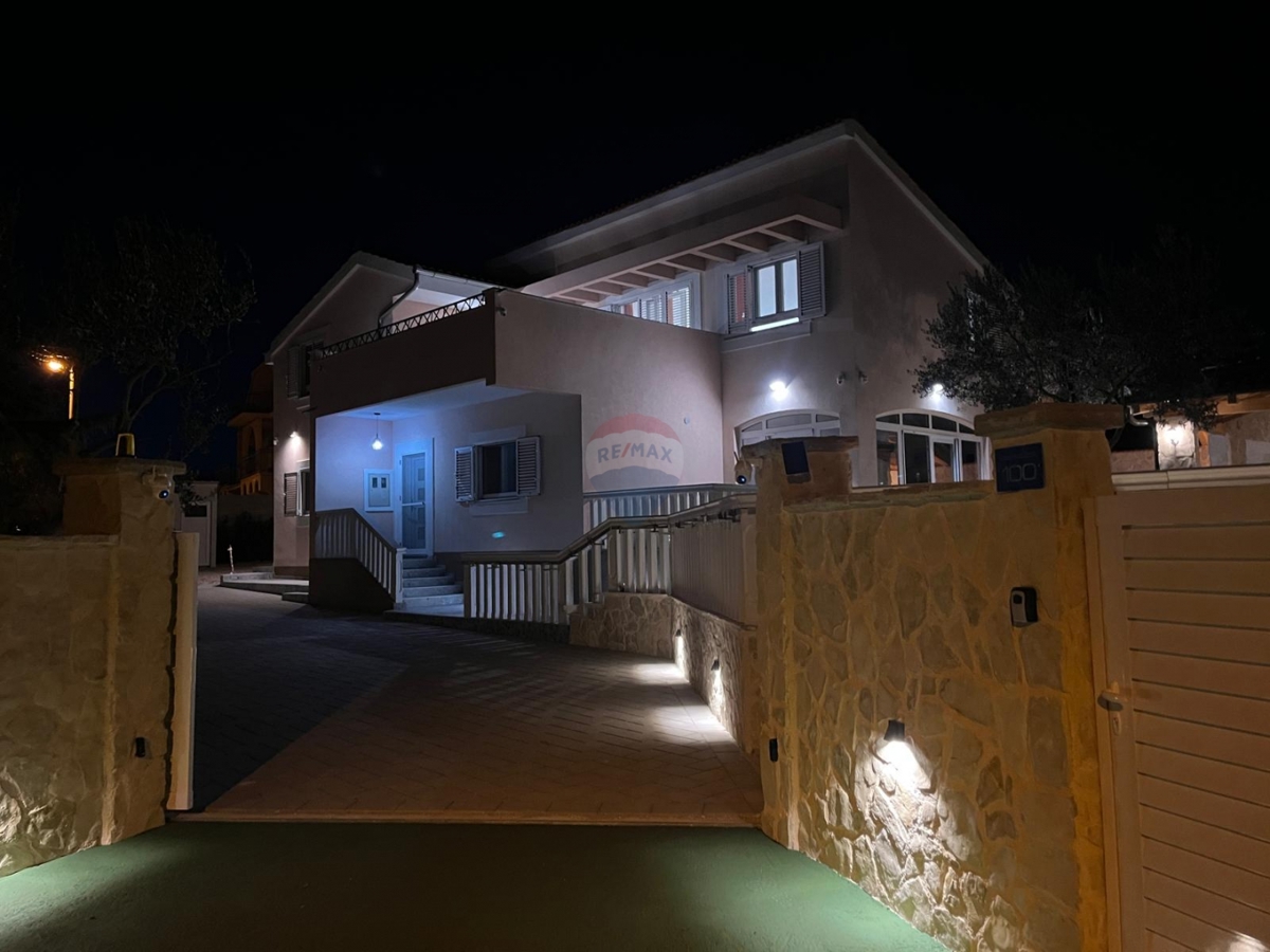 Casa Čista Mala, Vodice, 245m2