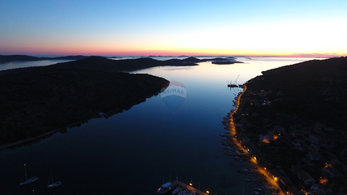 Casa Kaprije, Šibenik - Okolica, 166m2