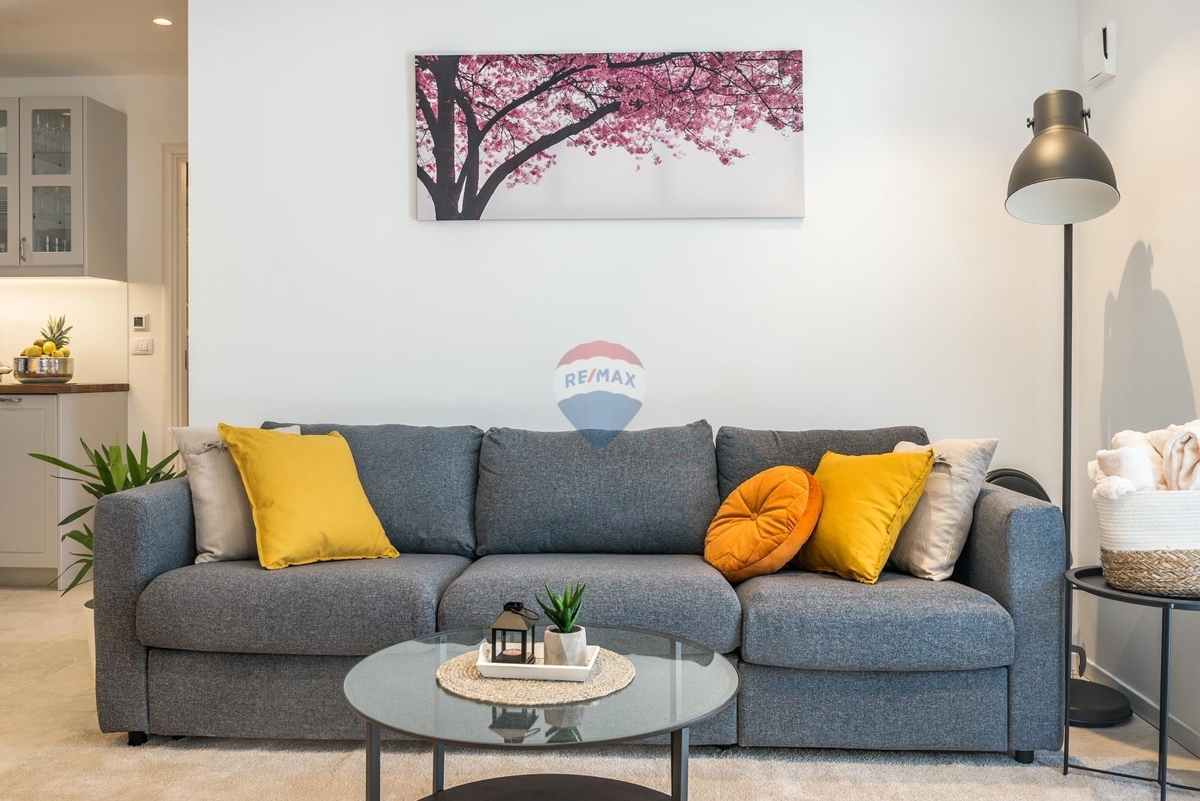 Palazzina con appartamenti e locali commerciali nel cuore di Sebenico – un’eccellente opportunità di investimento!