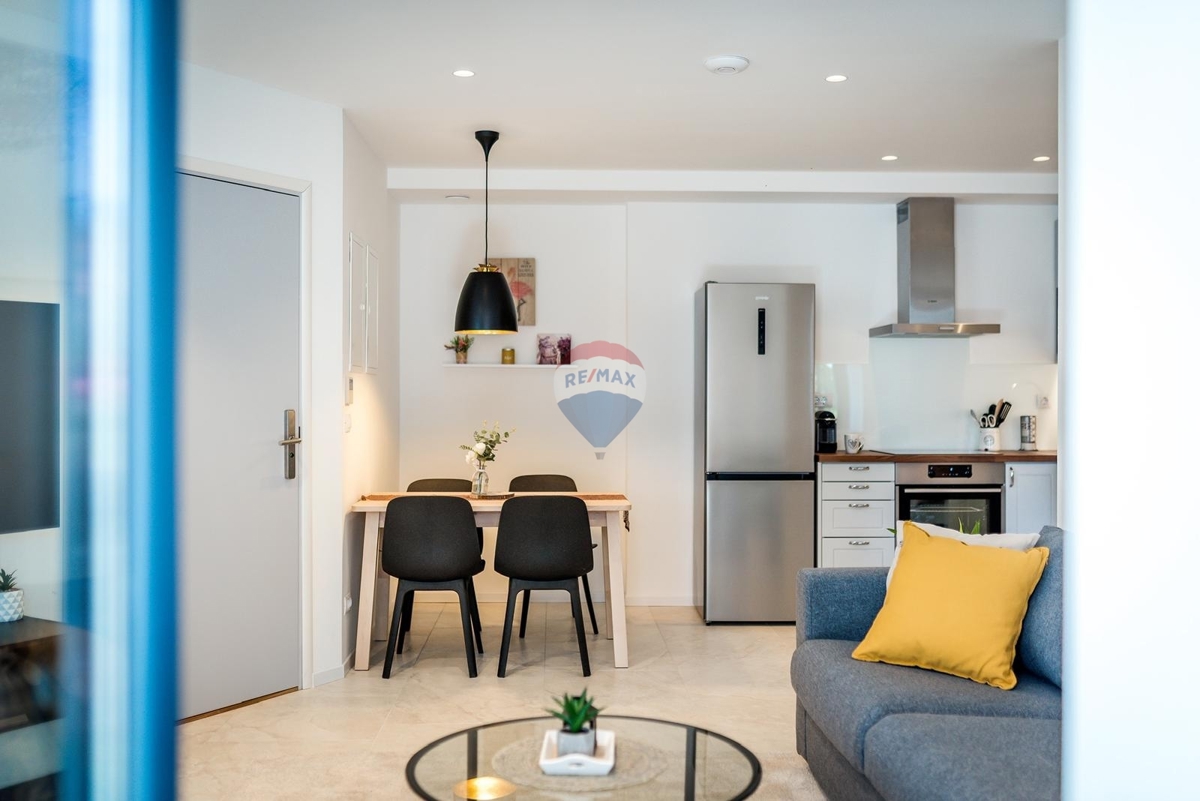 Palazzina con appartamenti e locali commerciali nel cuore di Sebenico – un’eccellente opportunità di investimento!