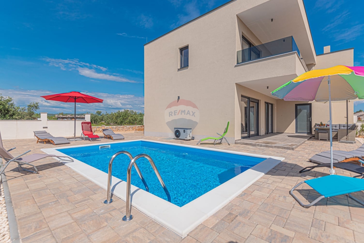 Appartamento di lusso con piscina 