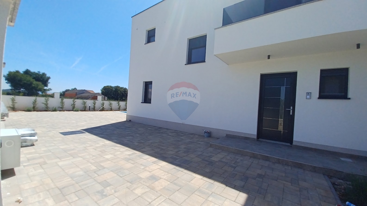 Appartamento di lusso con piscina 