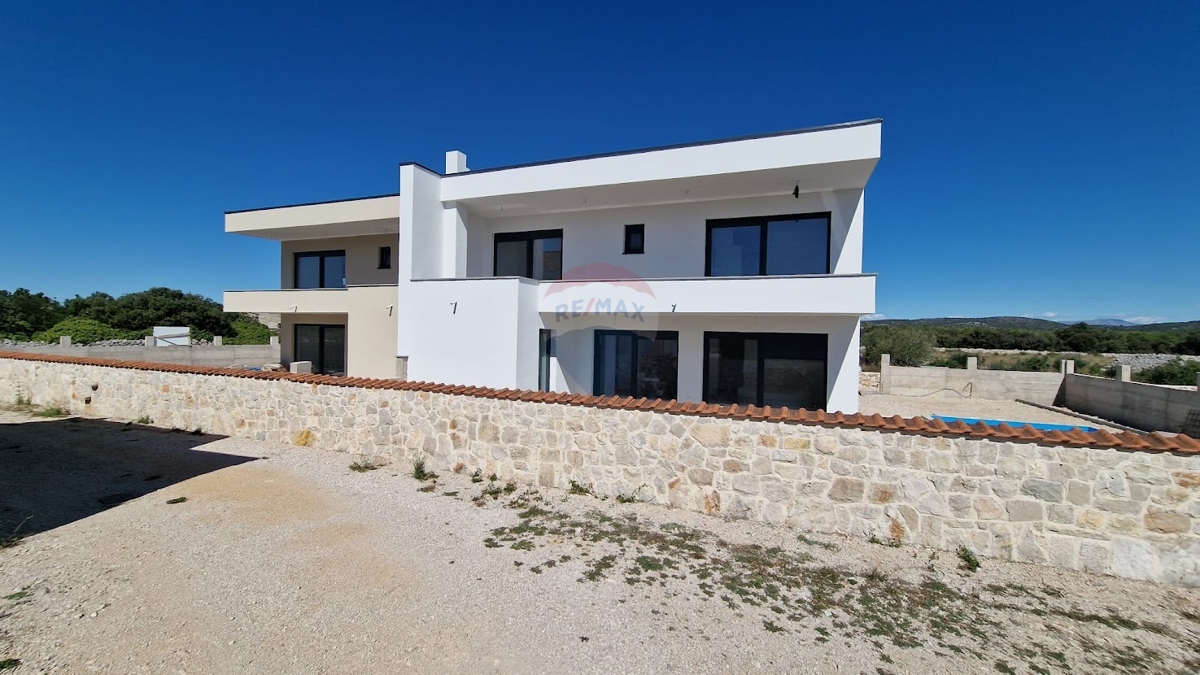 Appartamento di lusso con piscina 