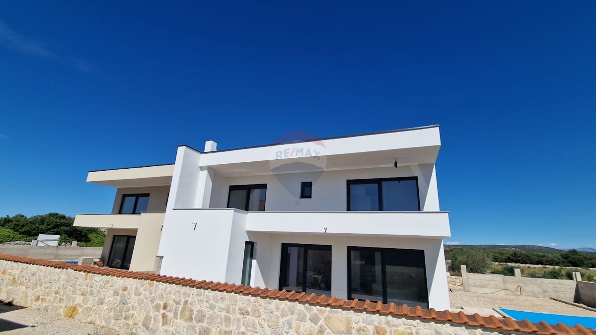 Appartamento di lusso con piscina 