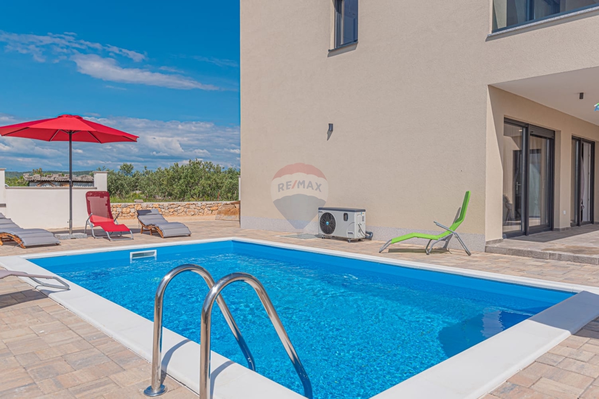 Appartamento di lusso con piscina 