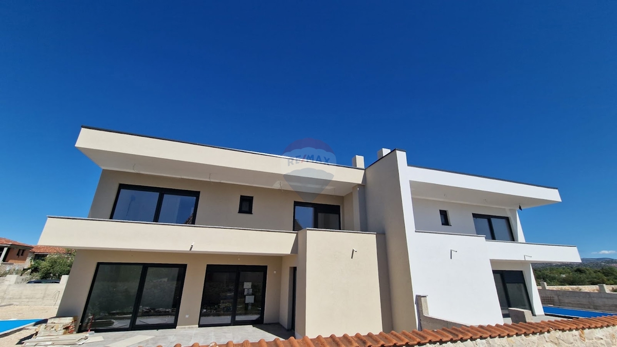 Appartamento di lusso con piscina 