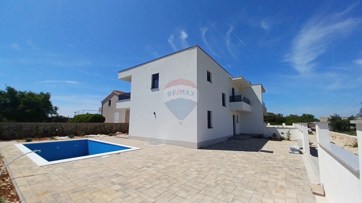 Appartamento di lusso con piscina 