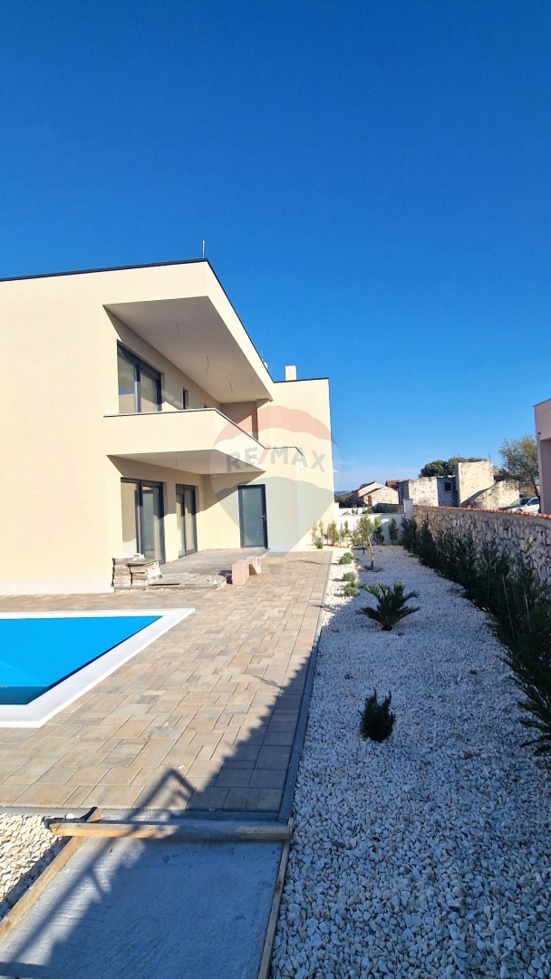 Appartamento di lusso con piscina 