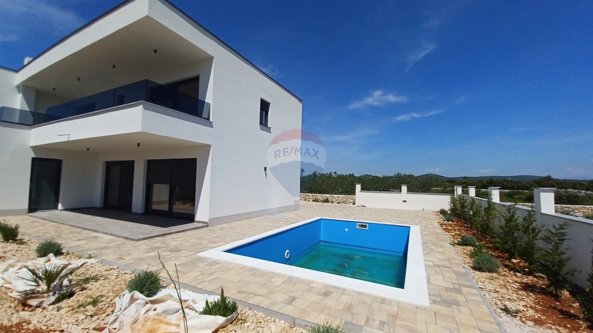 Appartamento di lusso con piscina 