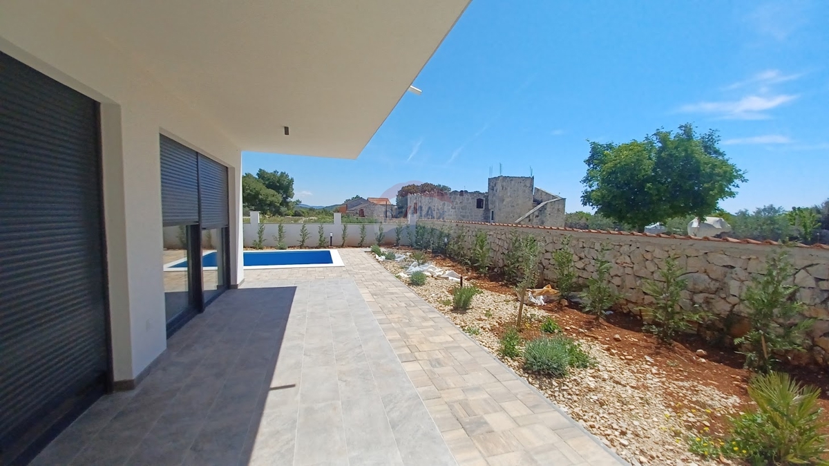 Appartamento di lusso con piscina 