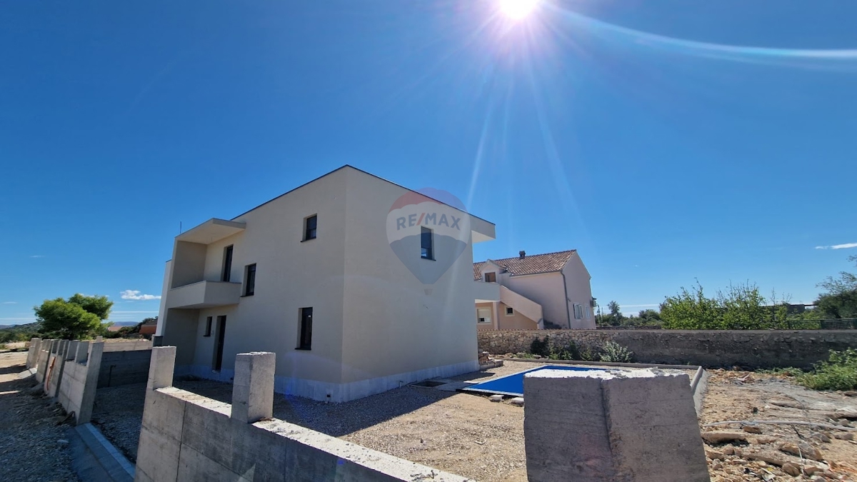 Appartamento di lusso con piscina 