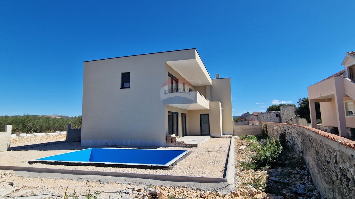 Appartamento di lusso con piscina 