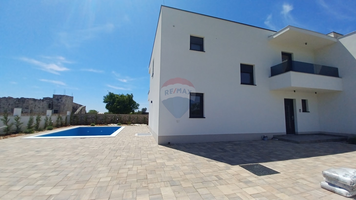 Appartamento di lusso con piscina 