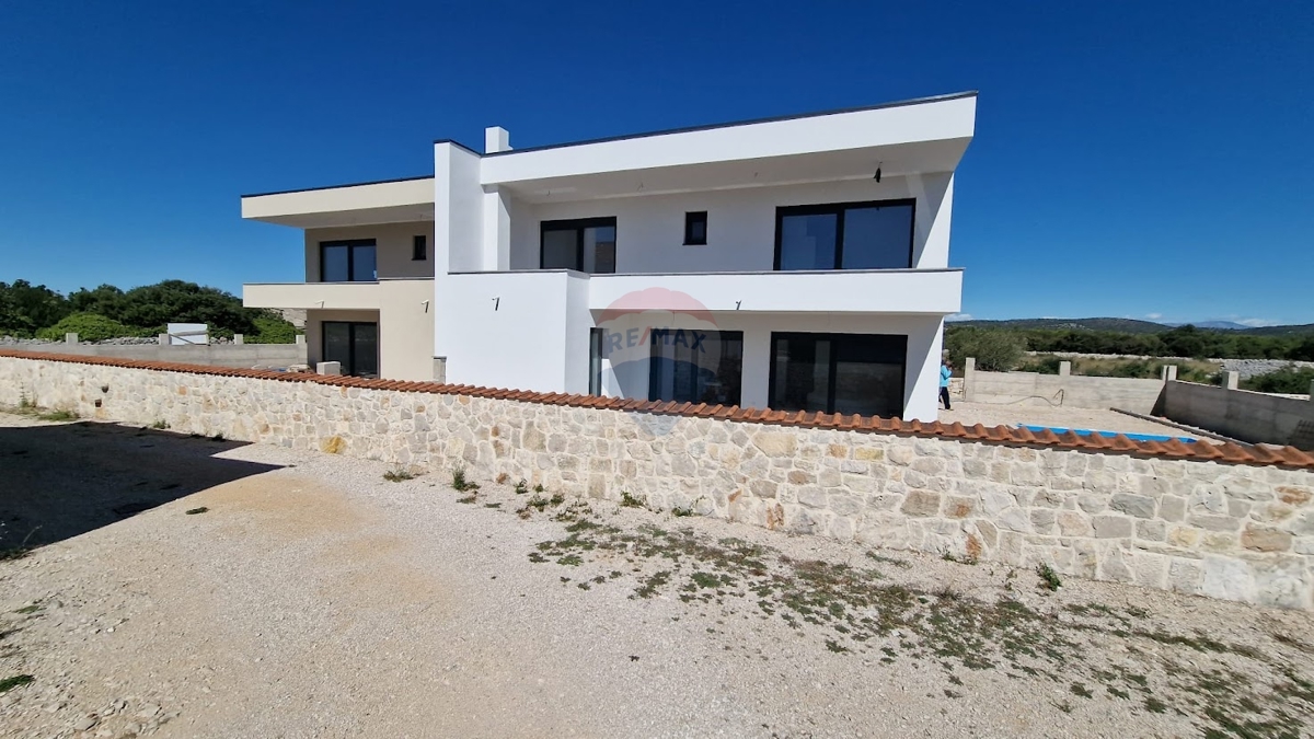 Appartamento di lusso con piscina 