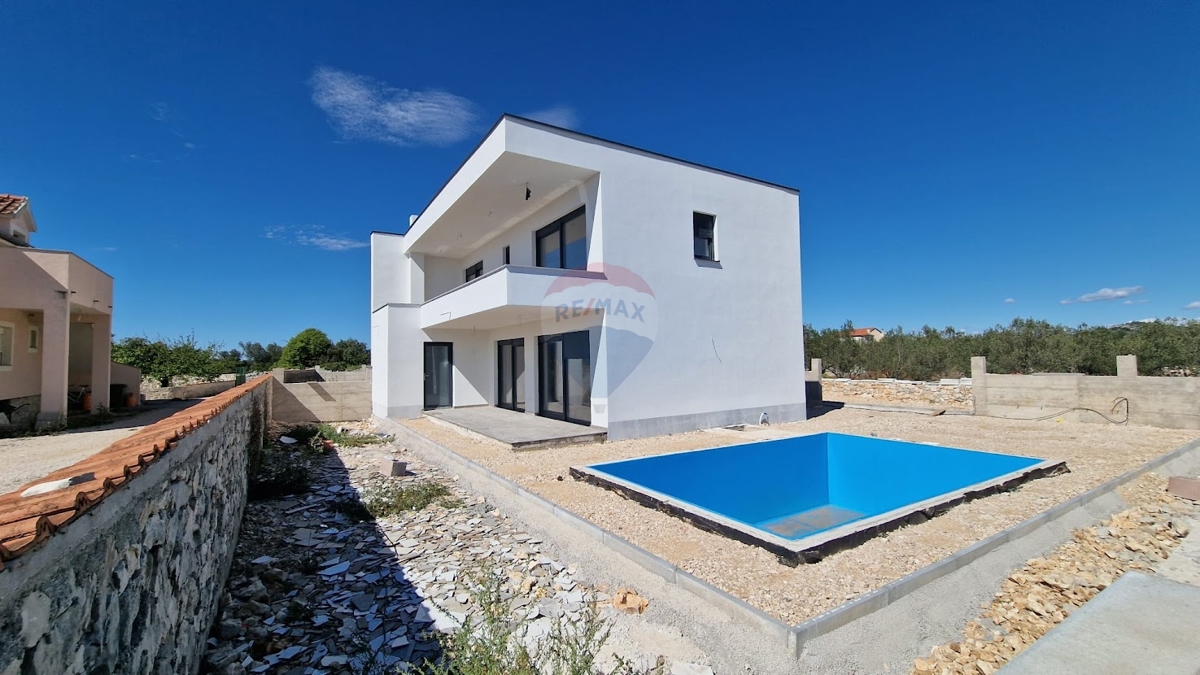 Appartamento di lusso con piscina 