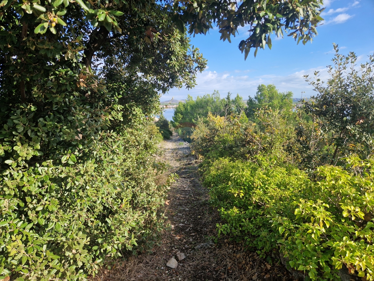 Terreno Prvić Šepurine, Vodice, 700m2