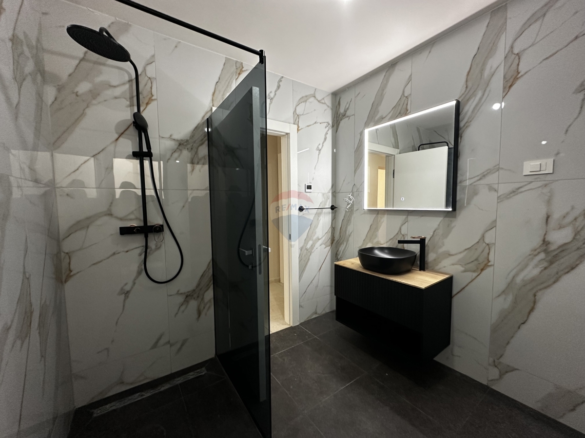 Appartamento Rogoznica, 77,02m2