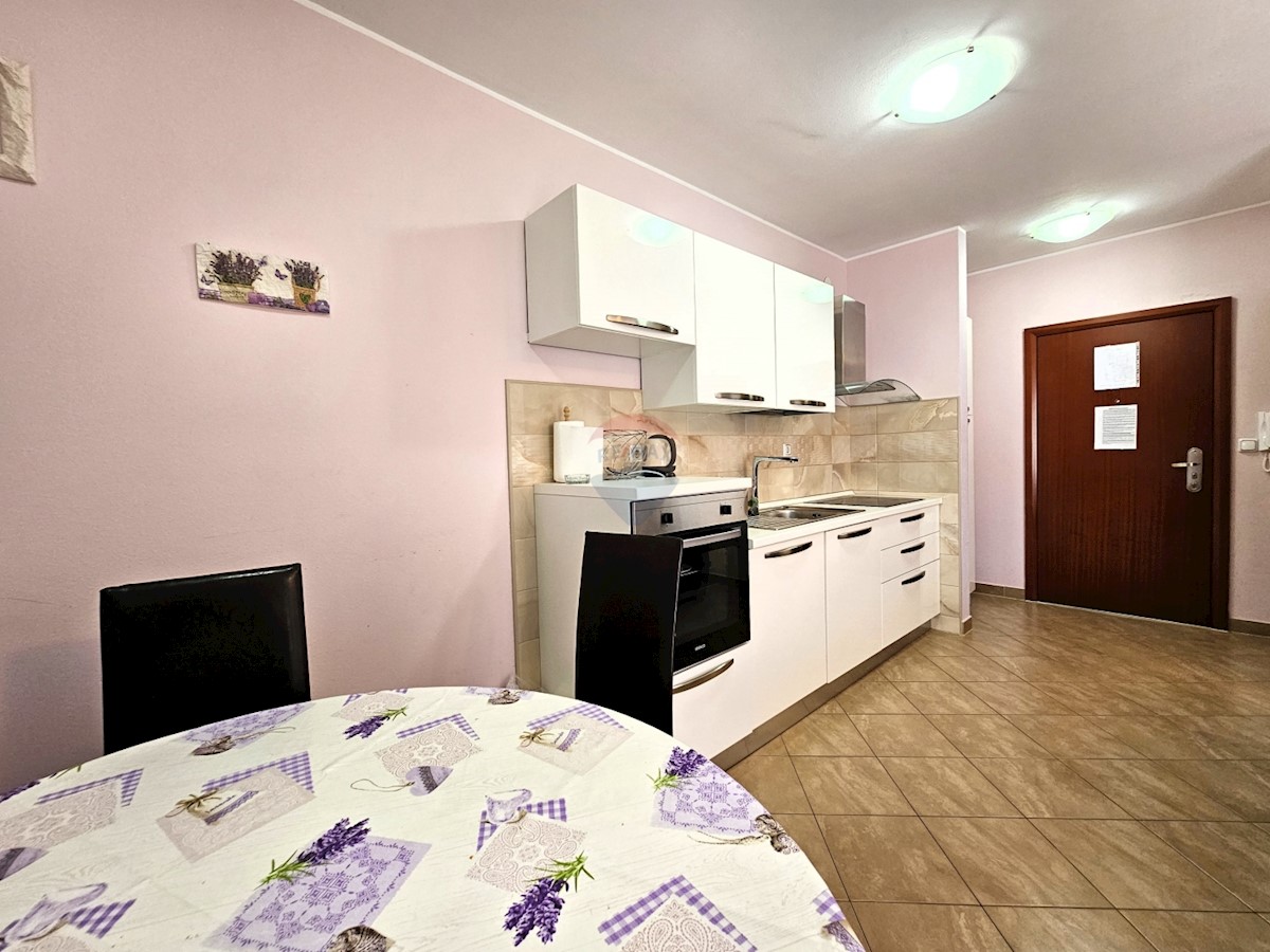 Appartamento bilocale al 1° piano, 64,4m2 Čelina, Rogoznica