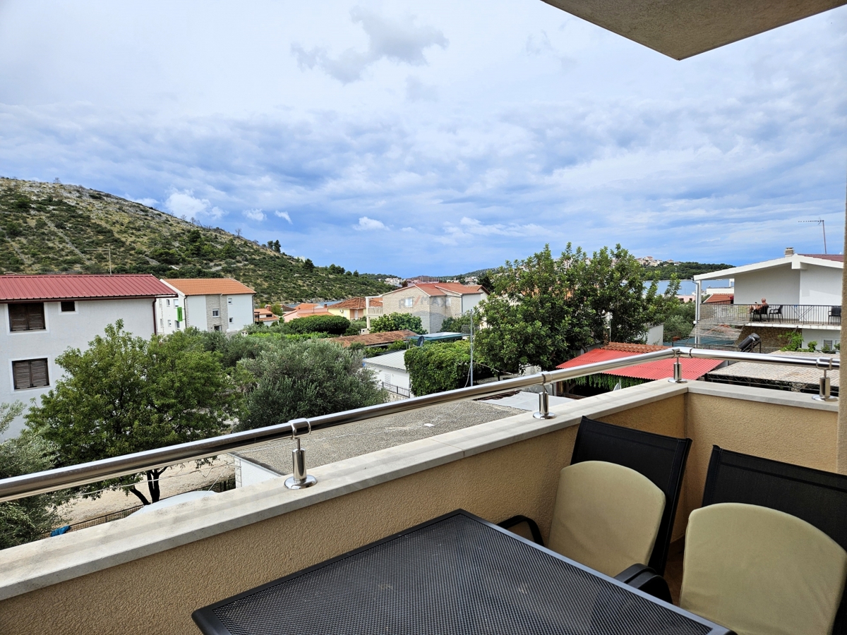 Appartamento bilocale al 1° piano, 64,4m2 Čelina, Rogoznica