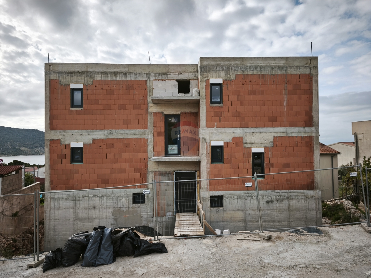 Appartamento a due piani con una bellissima vista, Primošten