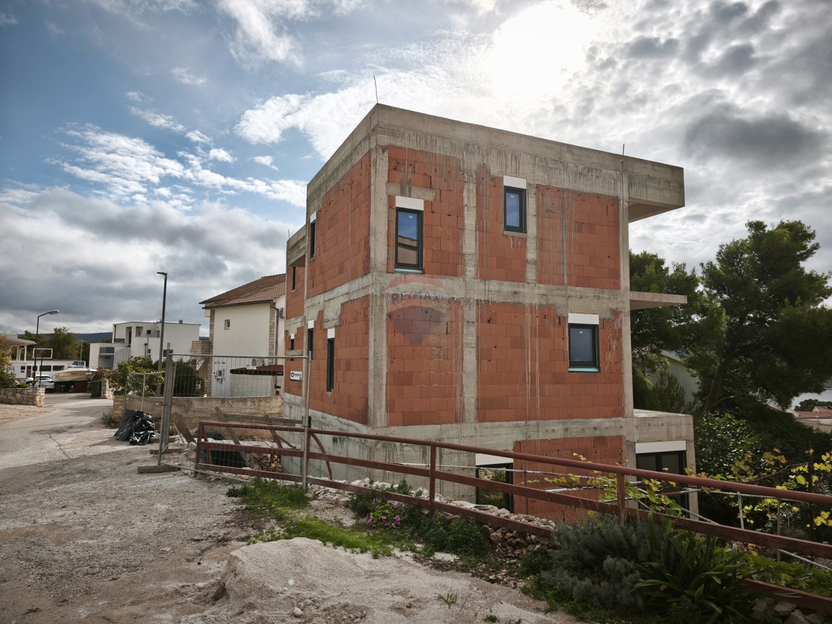 Appartamento a due piani con una bellissima vista, Primošten