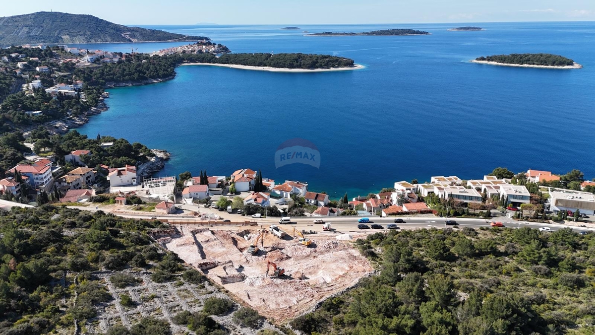 Lussuoso appartamento con 2 camere da letto con piscina e vista mare (A1) – Primošten