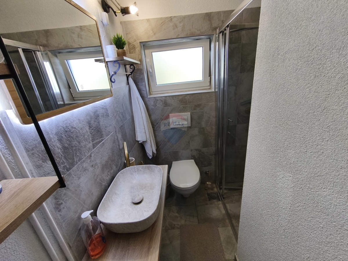 Appartamento con due camere da letto con piscina e garage al piano terra - posizione tranquilla, Vadalj