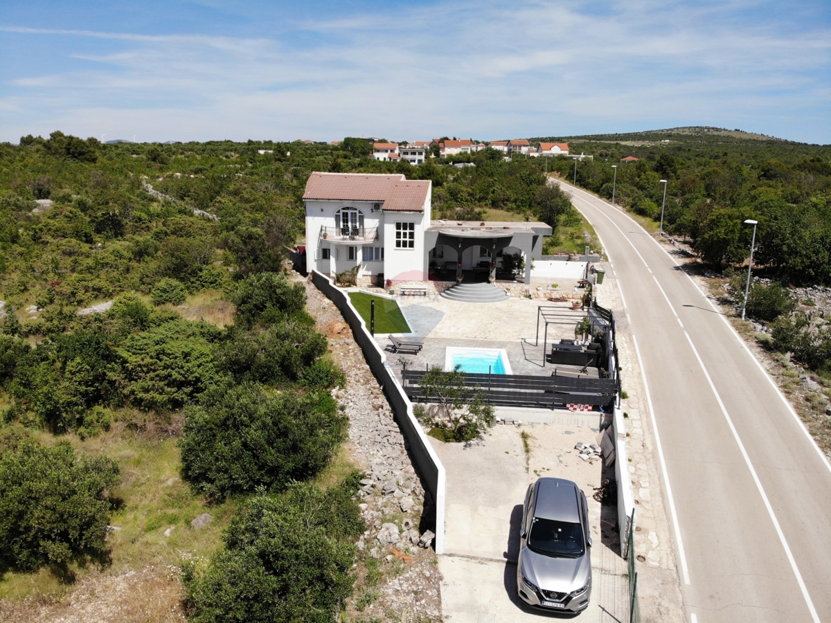 Appartamento con due camere da letto con piscina e garage al piano terra - posizione tranquilla, Vadalj