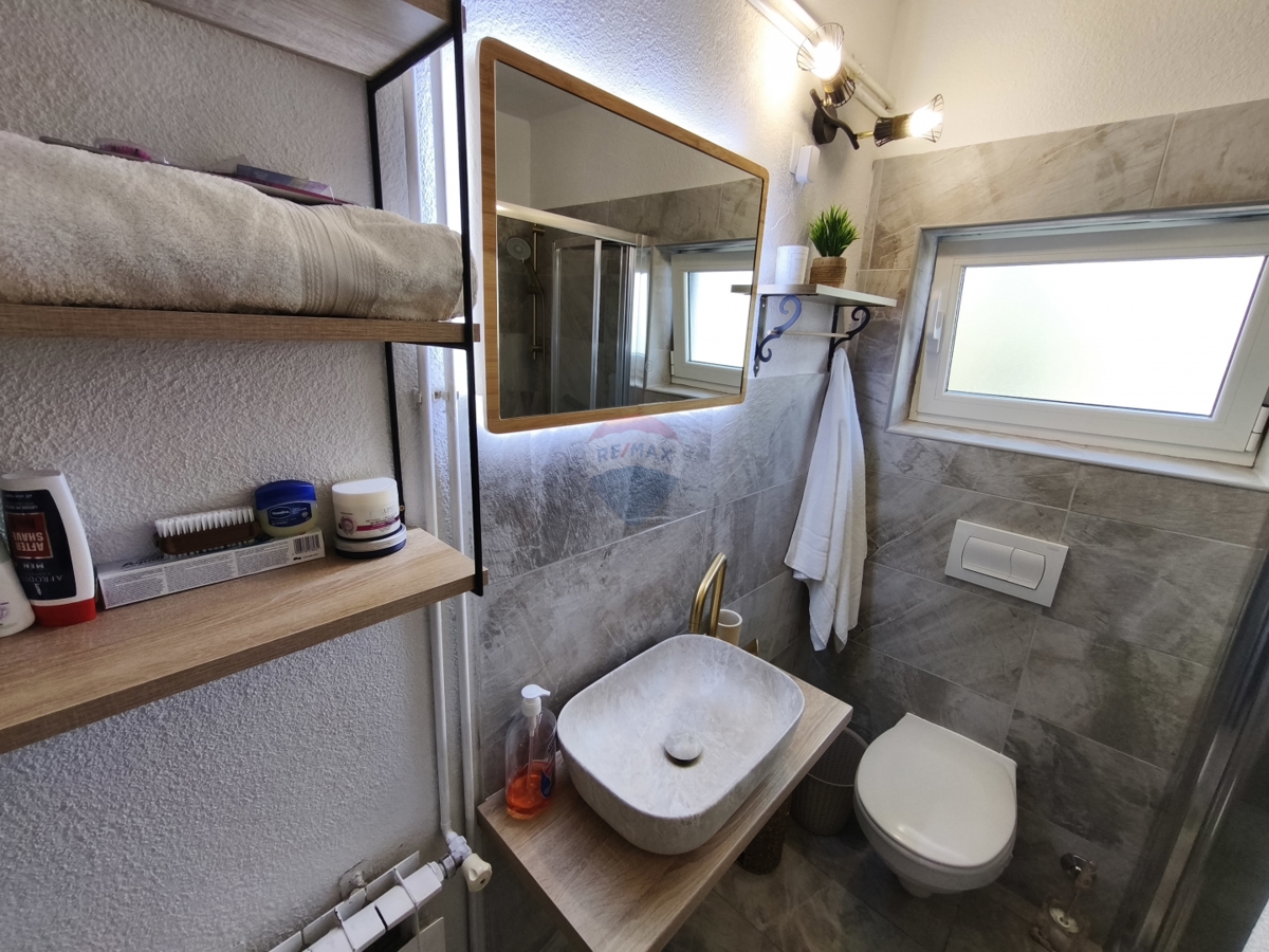 Appartamento con due camere da letto con piscina e garage al piano terra - posizione tranquilla, Vadalj