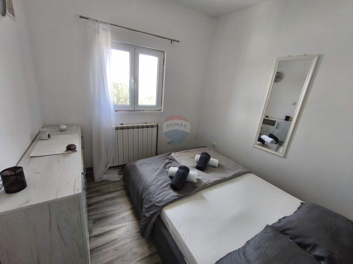 Appartamento con due camere da letto con piscina e garage al piano terra - posizione tranquilla, Vadalj