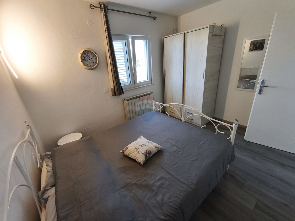 Appartamento con due camere da letto con piscina e garage al piano terra - posizione tranquilla, Vadalj