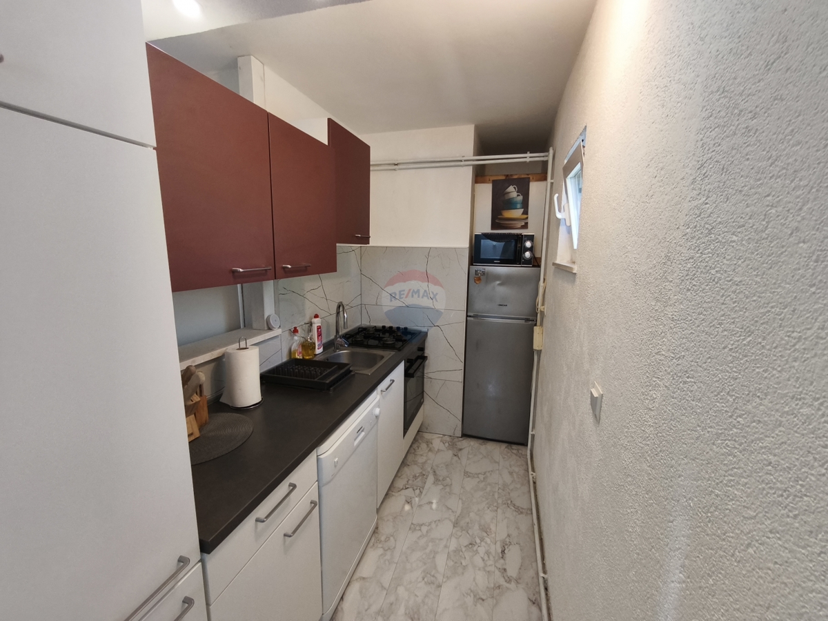 Appartamento con due camere da letto con piscina e garage al piano terra - posizione tranquilla, Vadalj