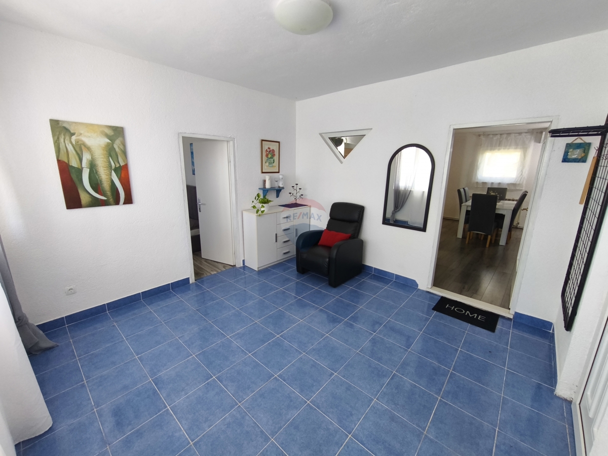 Appartamento con due camere da letto con piscina e garage al piano terra - posizione tranquilla, Vadalj